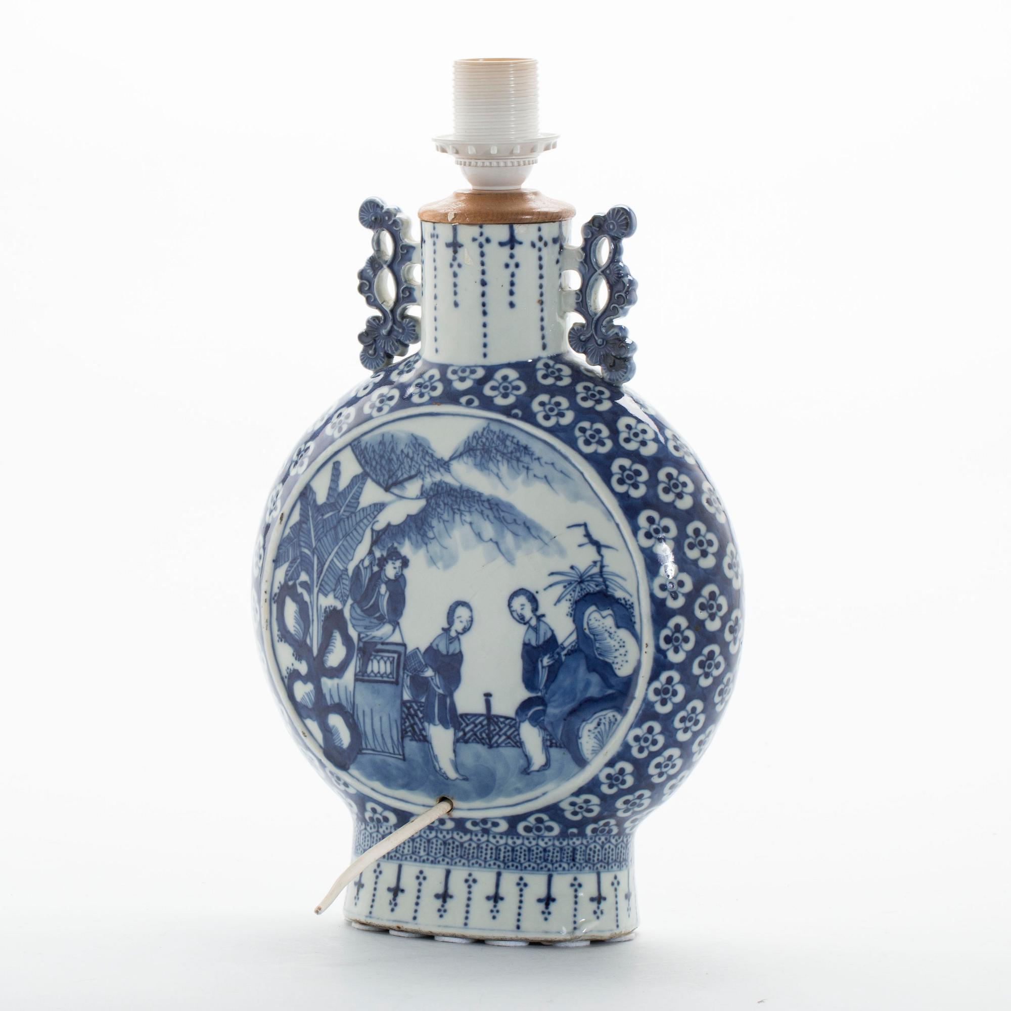 BORDSLAMPA/PILGRIMSFLASKA, porslin, Kina, 1800-tal.