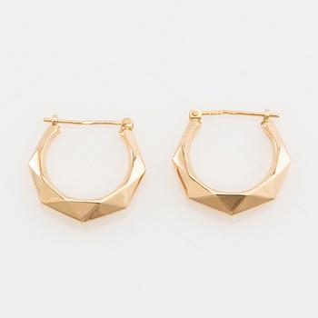 Earrings, a pair of 18K gold.