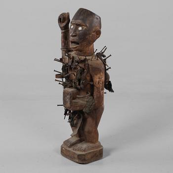 FIGUR, spikfetisch, Afrika, 1900-tal.
