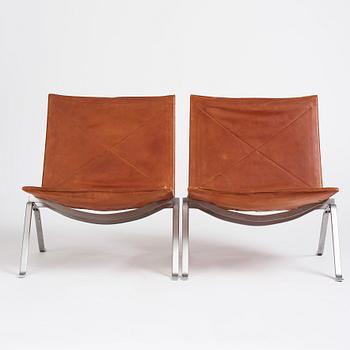 Poul Kjaerholm, a pair of brown leather 'PK22' chairs, edition E Kold Christensen, Denmark.
