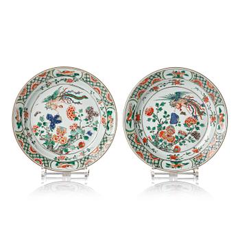 1217. A pair of famille verte plates, Qing dynasty, Kangxi (1662-1722).