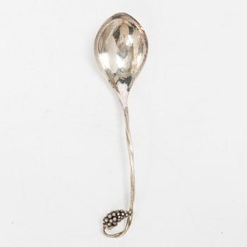 Eric Råström, lockskål, silver, Stockholm 1917, samt sked, J E Skreij, Falun 1927.