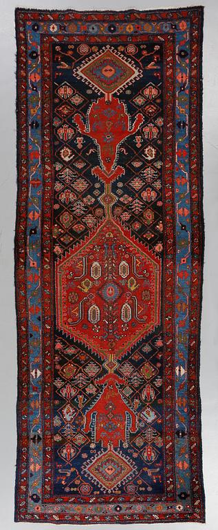 MATTA, orientalisk, 1900-talets andra hälft, ca 309 x 111 cm.
