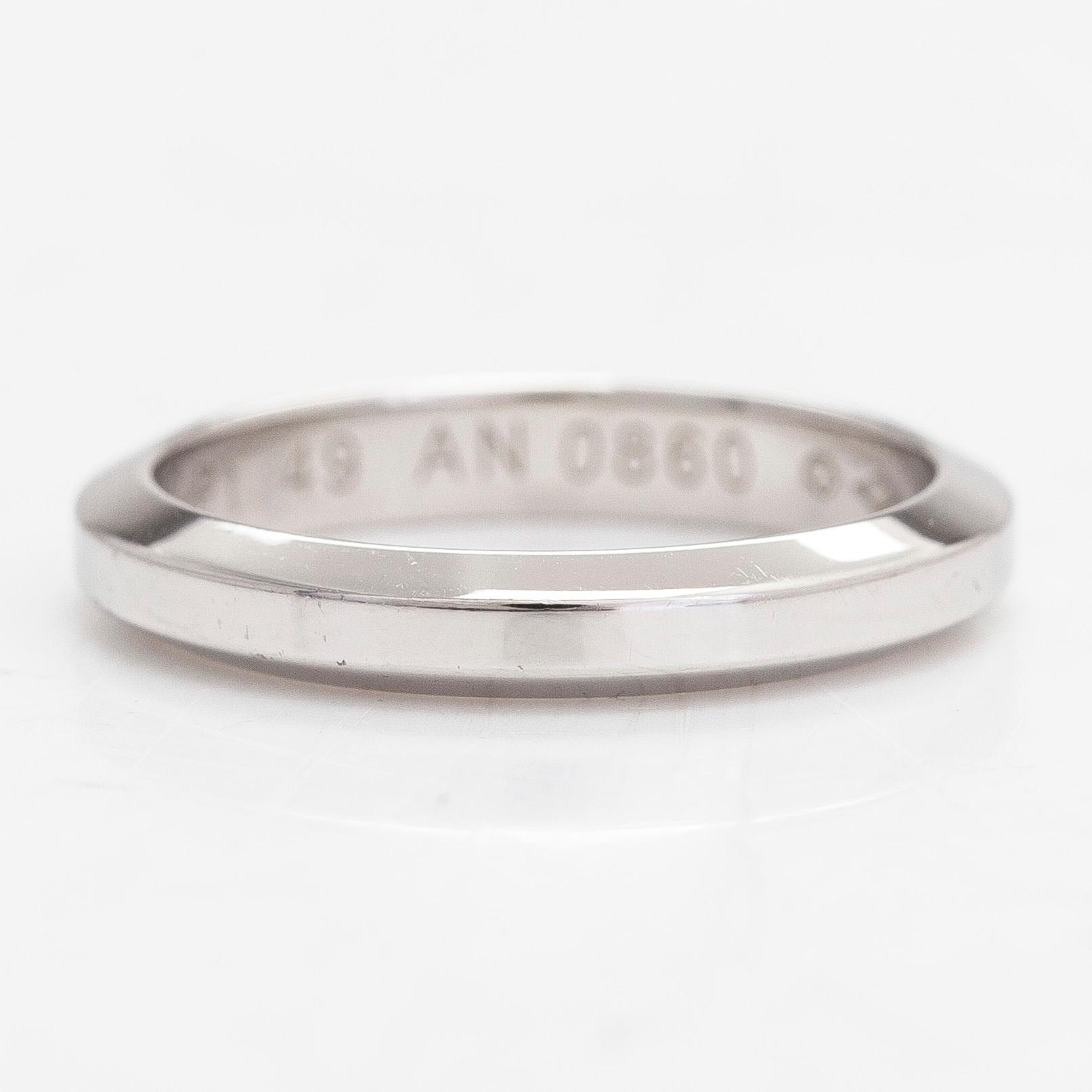 Cartier, a platinum ring. With certificate.