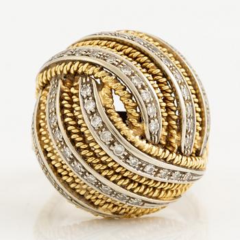 Ring 18K gold with eight-cut diamonds.