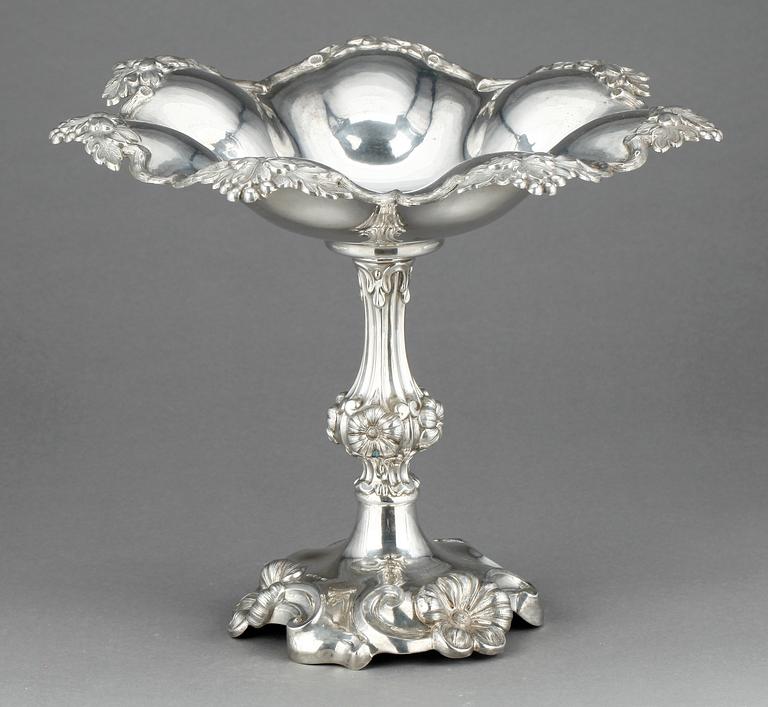 SKÅLFAT på fot, silver, G Möllenborg, Stockholm 1868, vikt ca 613 gram.