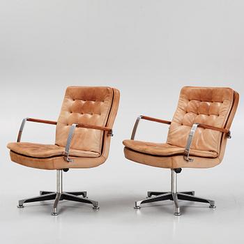 Kenneth Bergenblad, karmstolar, ett par, "Herkules", Dux, formgiven 1978.