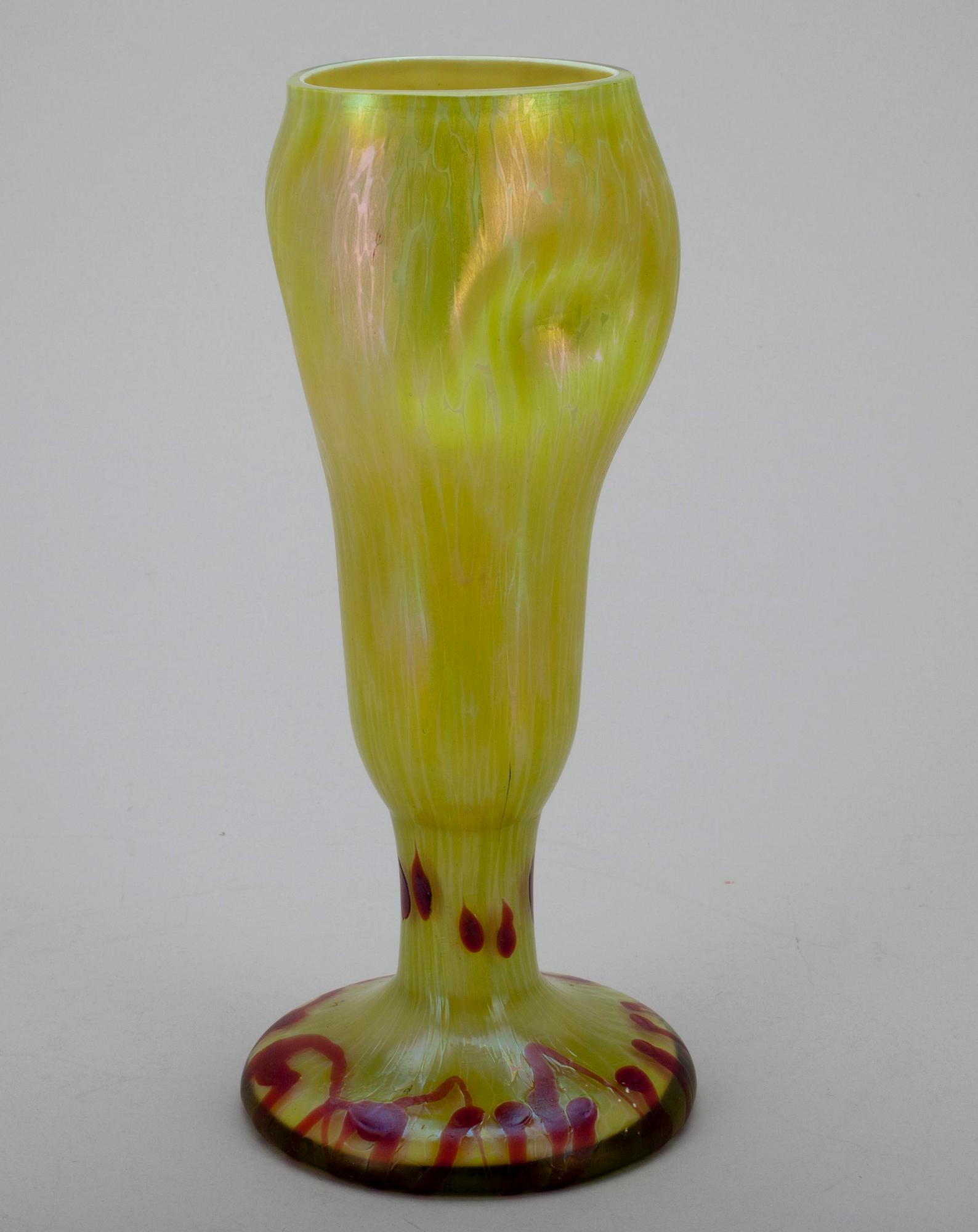 VAS, glas, Lötz-stil, 1900-tal.