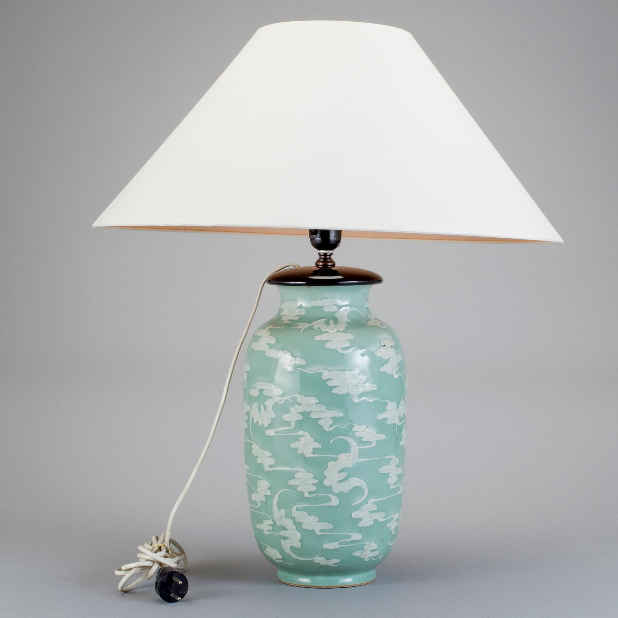 BORDSLAMPA, porslin, Kina, 1900-tal.