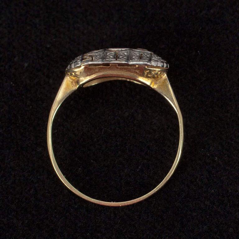 DIAMANTRING, 14K vitt och gult guld. Diamanter ca 0.15 ct. Vikt 2 g.