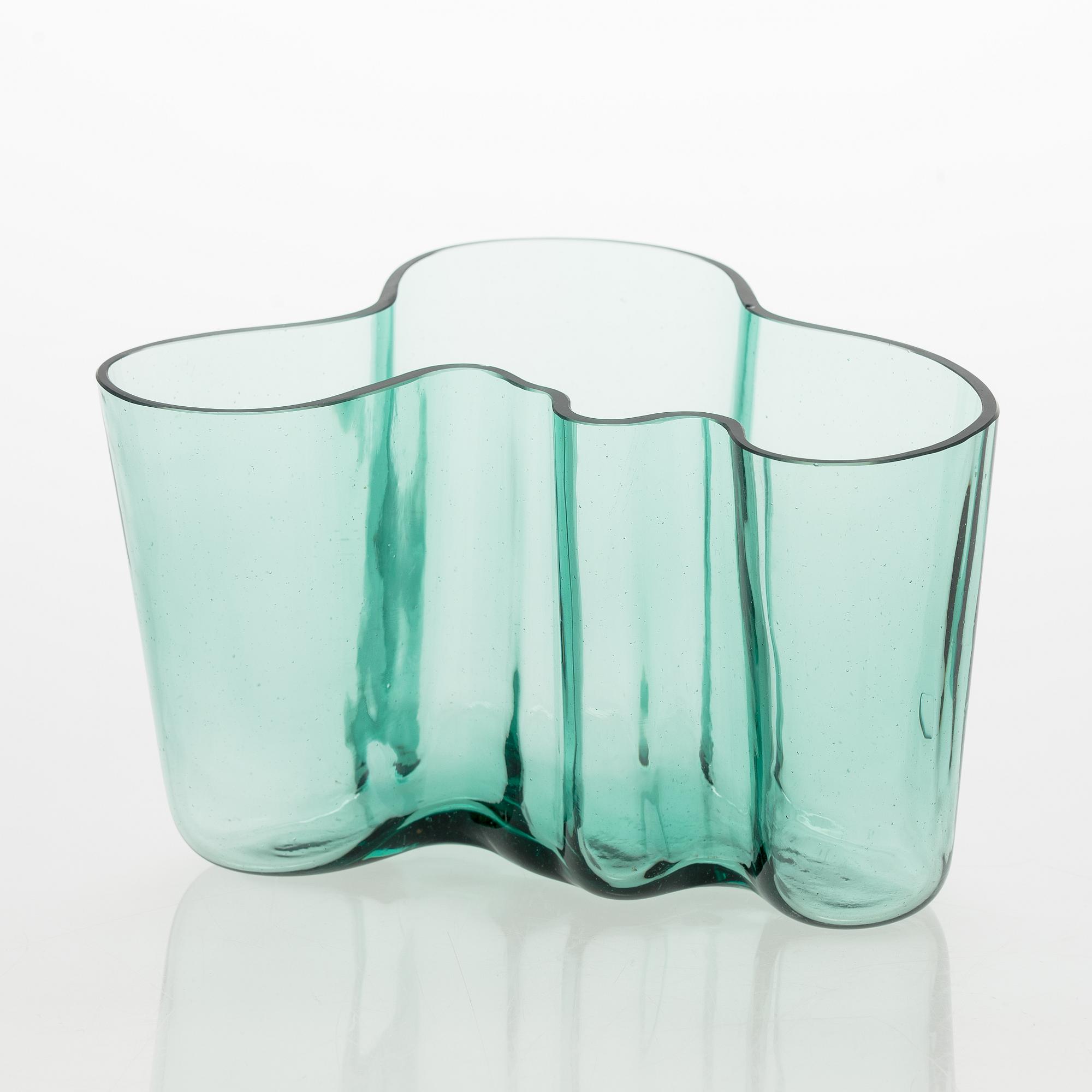Alvar Aalto, A '9750' vase Karhula Glassworks in production 1937-1949.