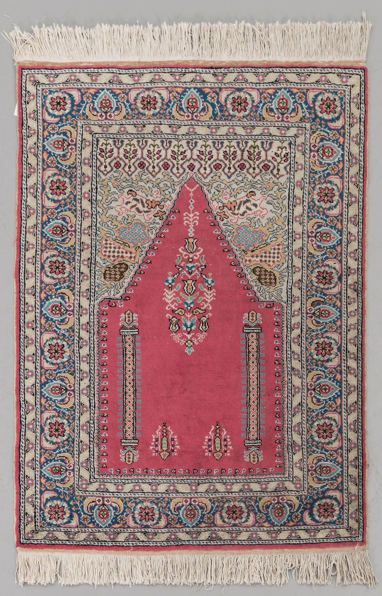 Three carpets Kayseri Hamadan mm.