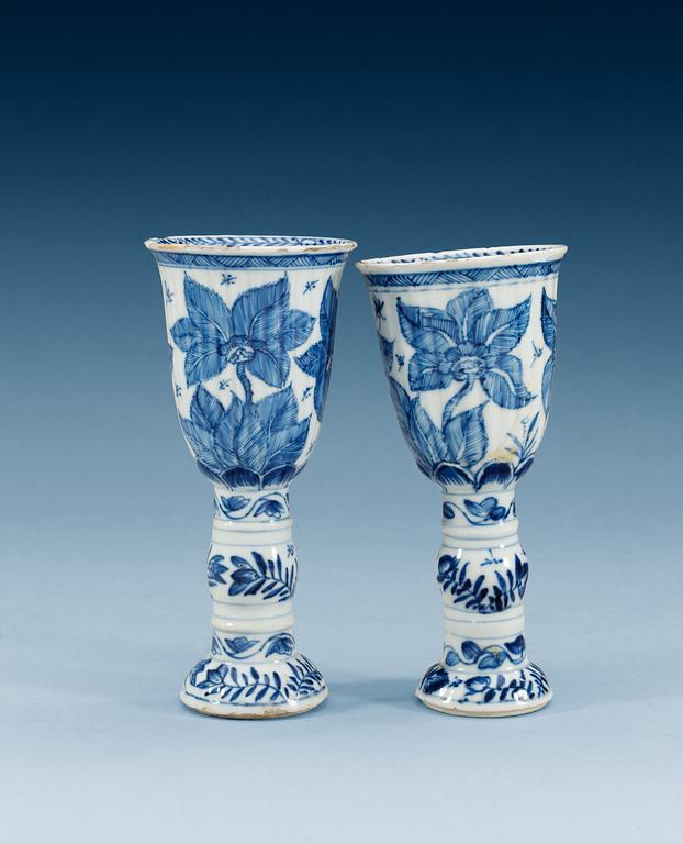 A pair of blue and white goblets, Qing dynasty, Kangxi (1662-1722).