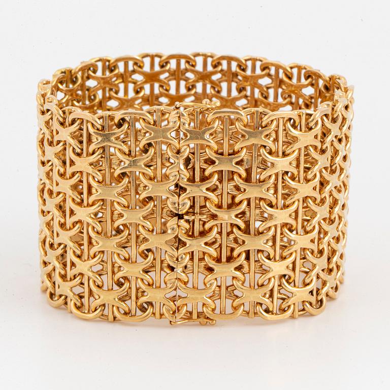 18K gold bracelet.