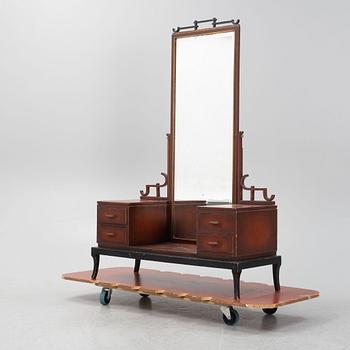 A Swedish grace mirror with a chest of drawers, 1920s/30s.