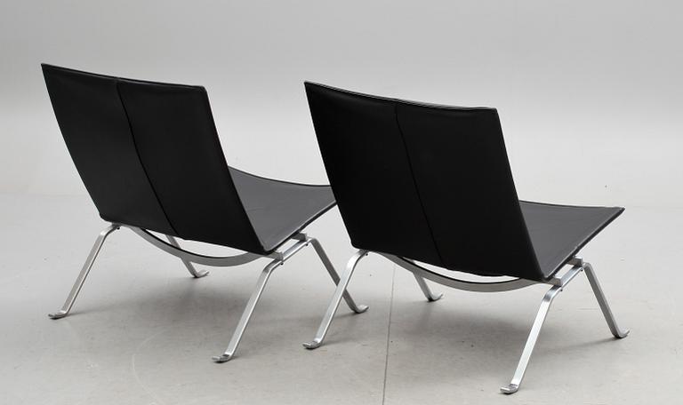 POUL KJAERHOLM, fåtöljer, ett par, "PK-22", Fritz Hansen. 1999.