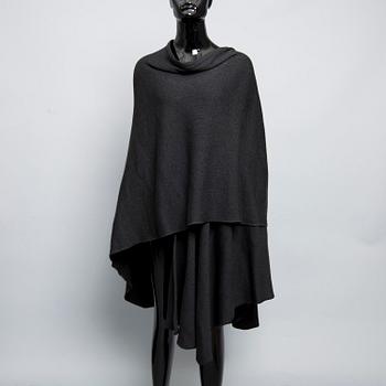 CAPE, Yves Saint Laurent.