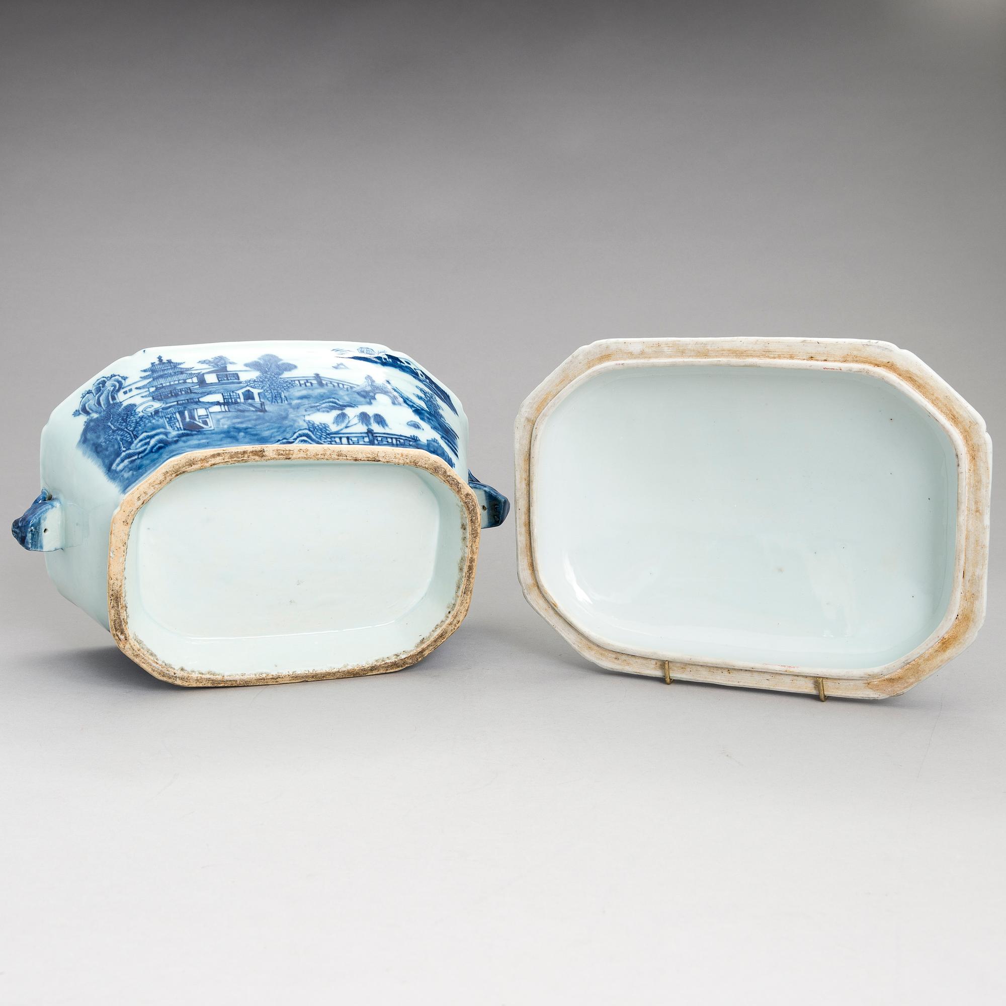 TERRIN med LOCK, kompaniporslin. Qing dynastin, Qianlong (1736-1795), Kina.