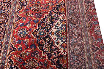 A carpet, Kashan, ca. 280 x 173 cm.