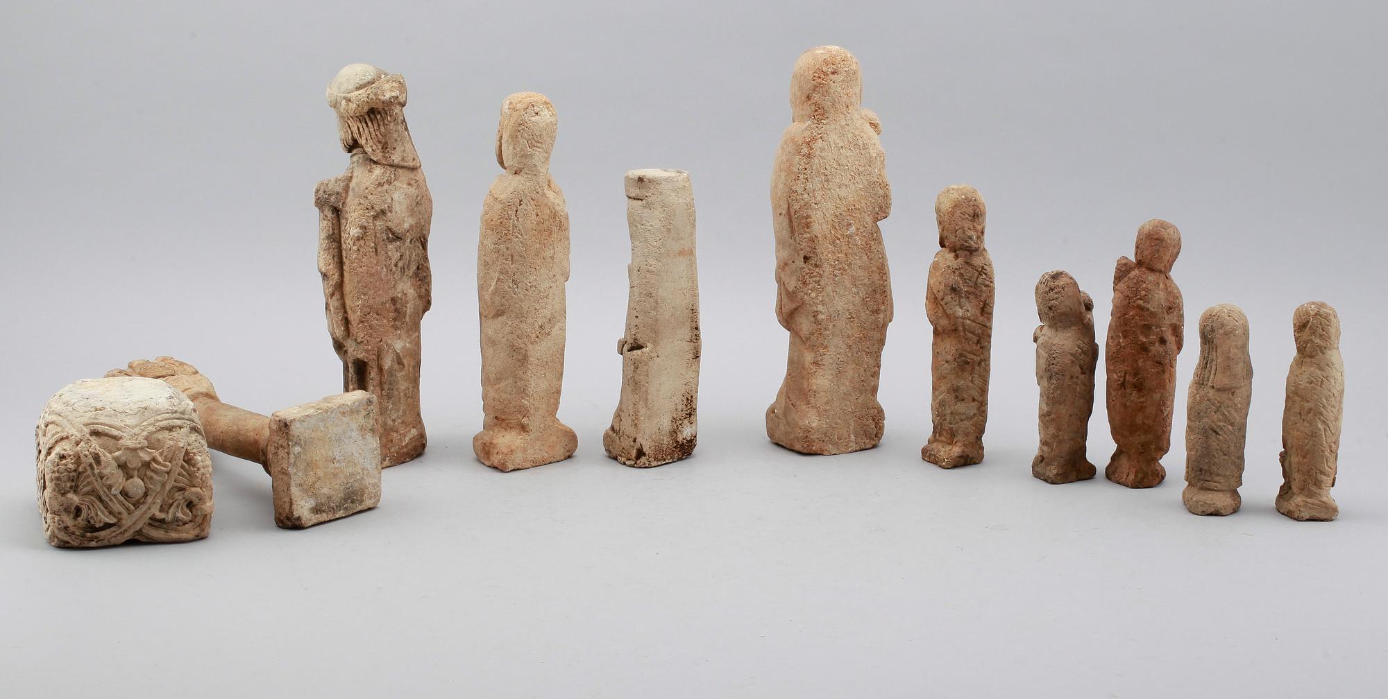 FIGURER, 11 st, sandsten, möjligen medeltida.