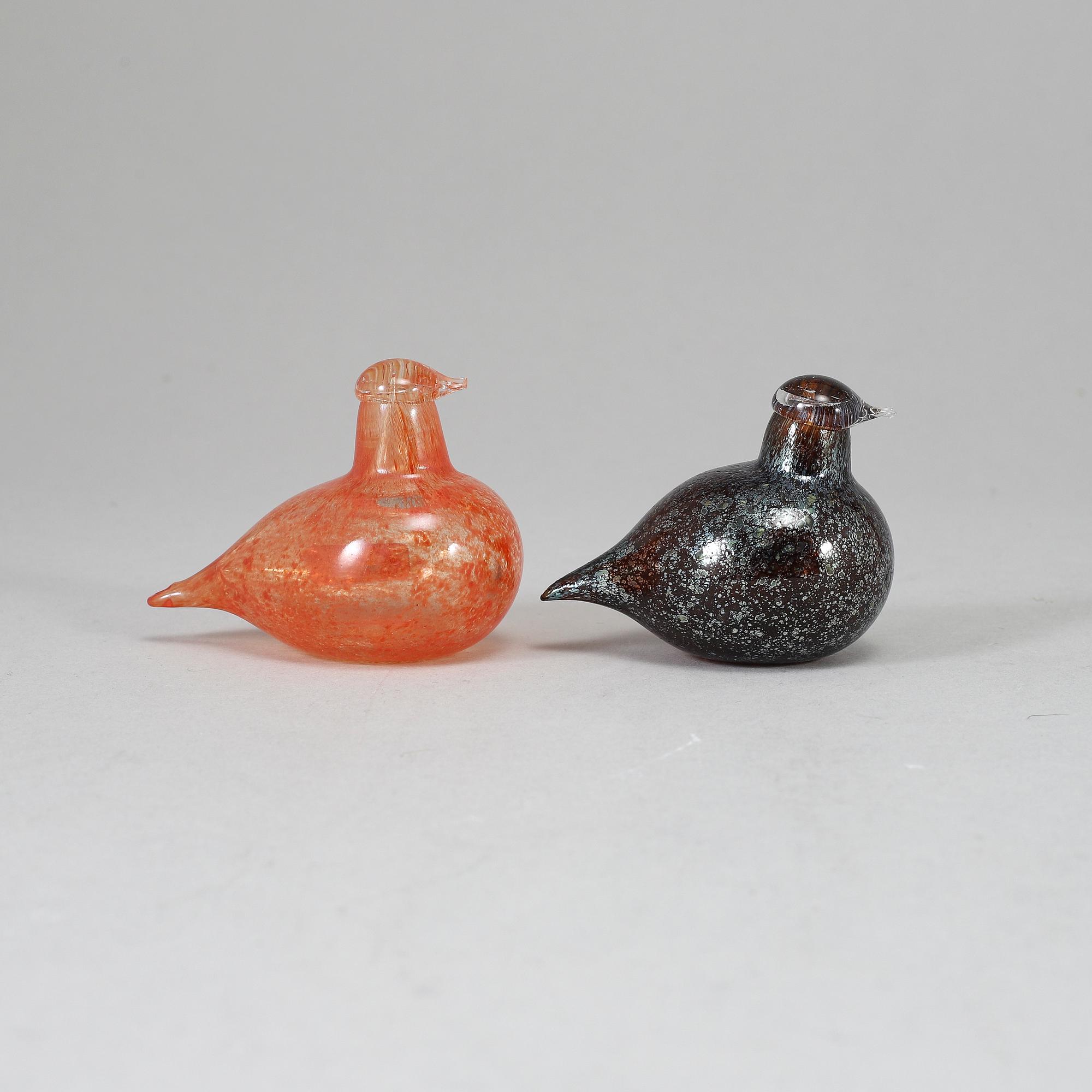 OIVA TOIKKA, glasfåglar, Red Golden-Crested Kinglet och Brown Golden-Crested Kinglet 1983, sign. O.Toikka, Nuutajärvi.