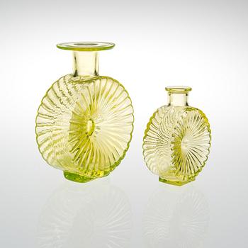 HELENA TYNELL, FLASKOR, 2 st, glas, Solflaskan, Riihimäen Lasi. Formgiven 1964.