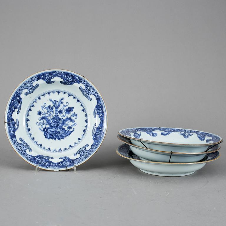 TALLRIKAR, 4 st, porslin Kina, Qianlong 1736-95.