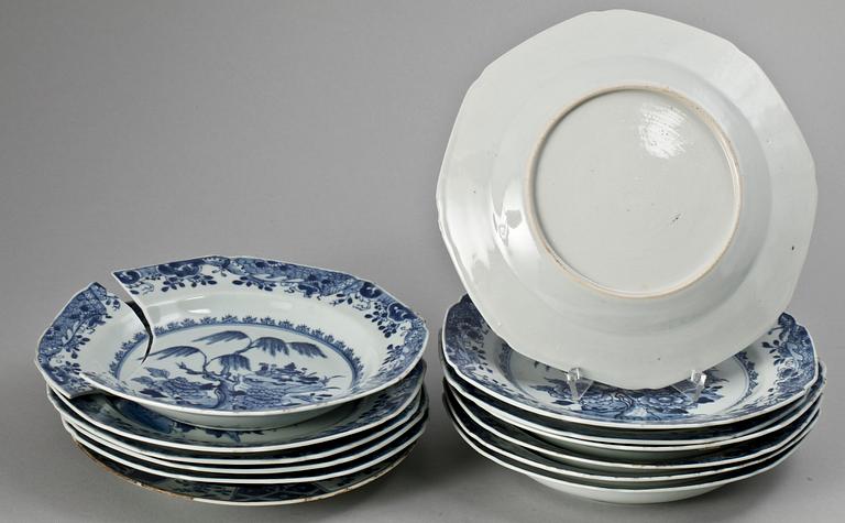 TALLRIKAR, 13 st. Porslin, Qianlong, Kina 1700-tal.