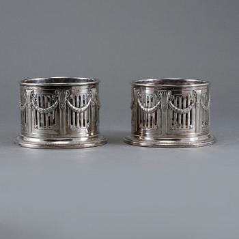 COASTERS, ett par, A G Dufva, nysilver, 1900-tal.