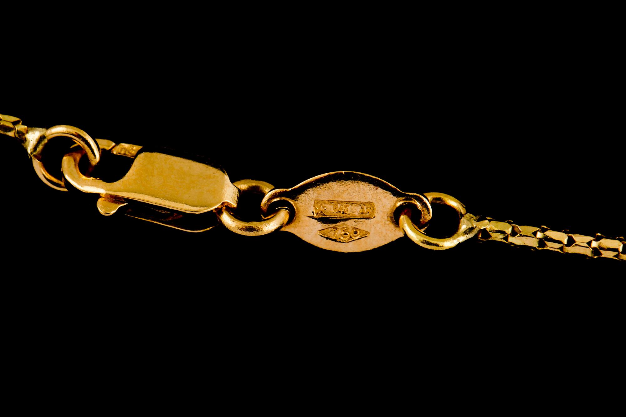 HÄNGE, 18k guld med gula fasettslipade safirer, 4,80 ct. Vikt 11 g.