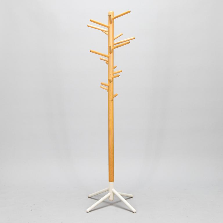 Anna-Maija Jaatinen, tamburmajor, "Clothes Tree", Artek. Modellen formgiven 1964.