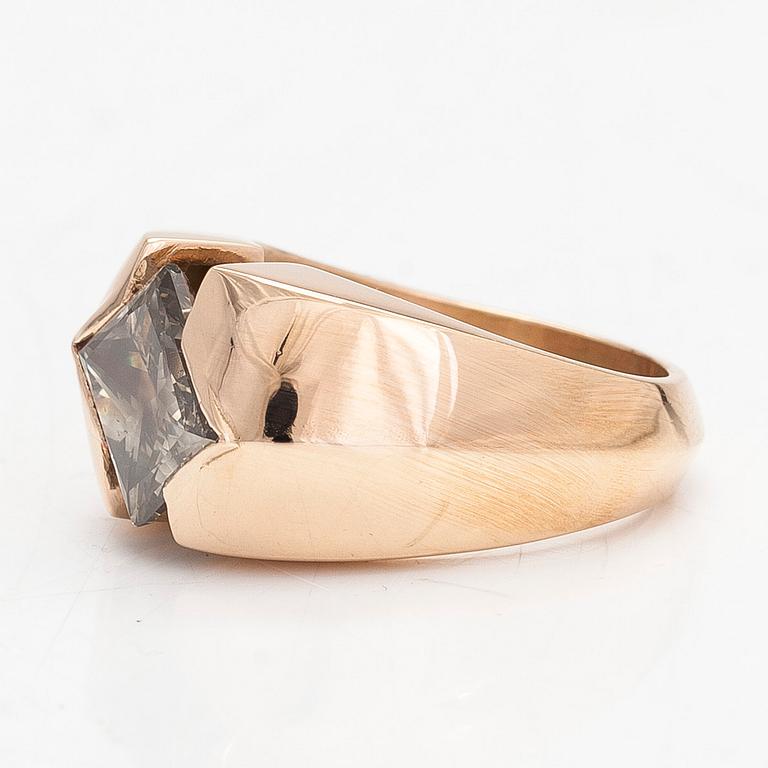 A 14K gold ring, princess-cut diamond approx. 5.0 ct, Jarkko Perälä, Vaasa, Finland.