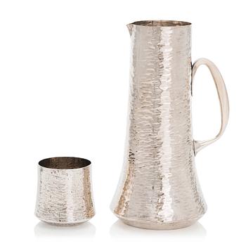 Tapio Wirkkala, tillbringare och bägare, silver resp. sterlingsilver, Kultakeskus, Tavastehus, 1981 och 1970.