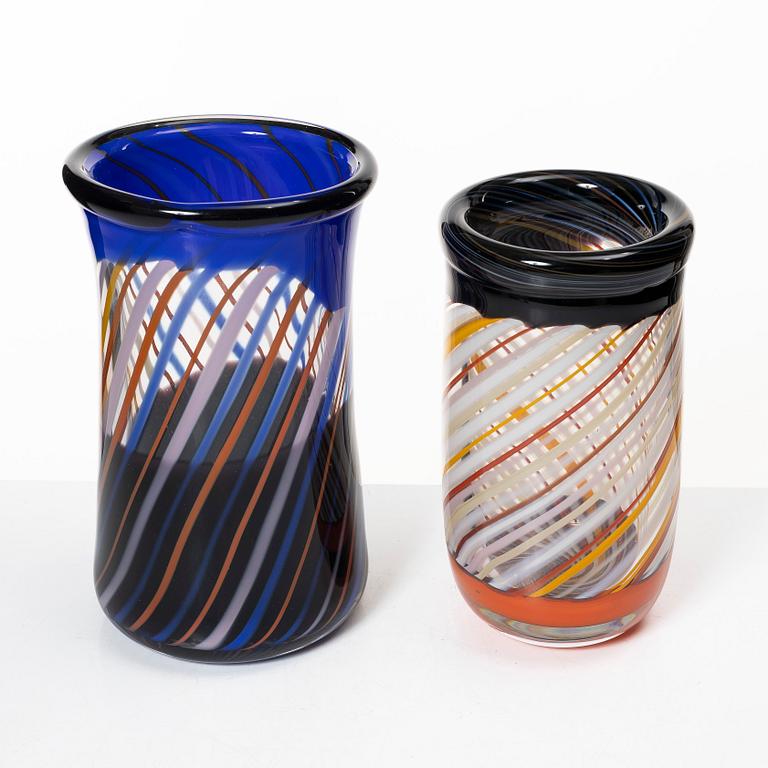 Erik Höglund, vaser, 2 st, Studioglas, Strömbergshyttan, 1988-89.