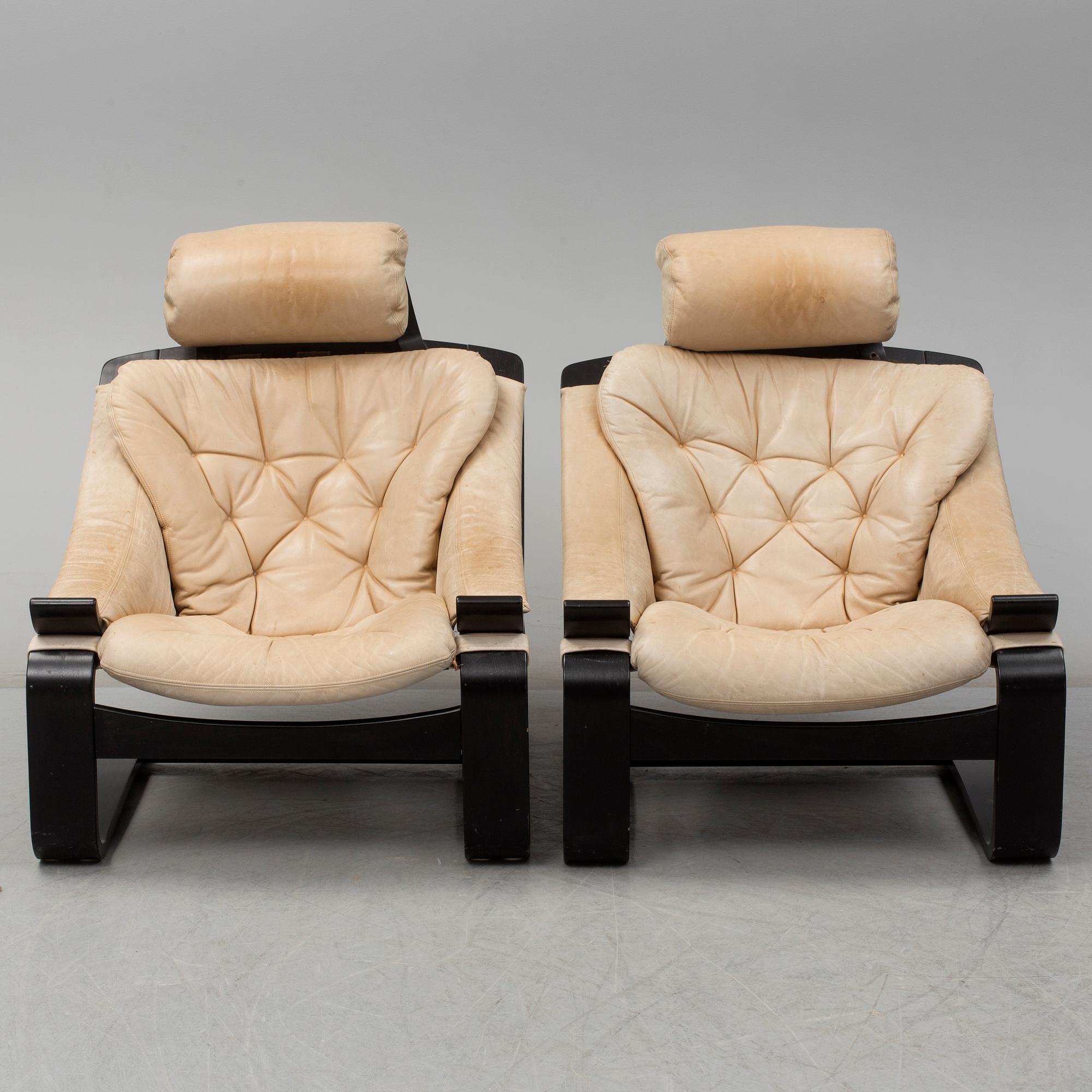 ÅKE FRIBRYTER, Nojatuolipari, "Kroken", Nelo Möbler, muotoiltu 1974.