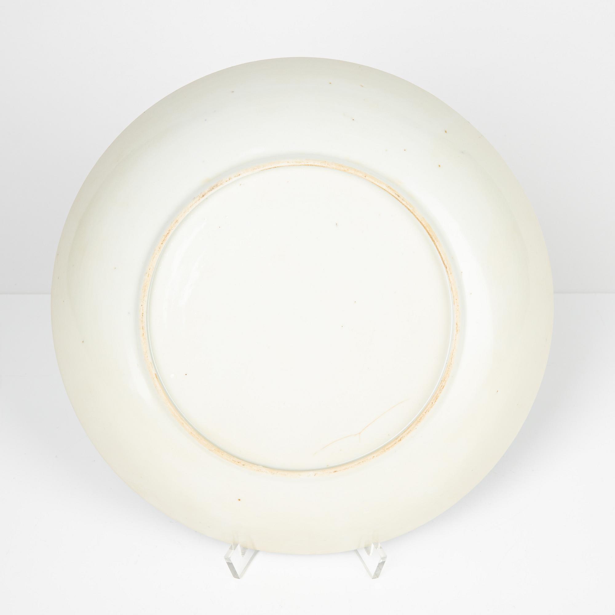 A Chinese porcelain bowl, Qing Dynasty, Jiaqing (1796-1820).