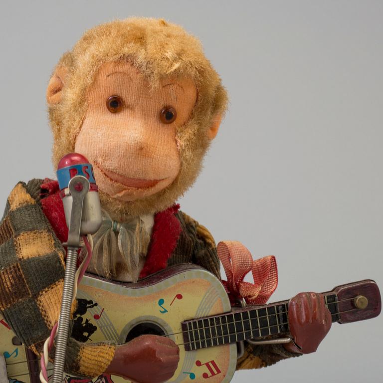 A JAPANESE TIN TOY, mid 20th century.