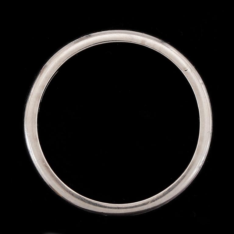 RING, slät, 18k vitguld. Vikt ca4g.