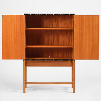 Josef Frank, skåp, modell 2192, "Wellpappskåpet", Firma Svenskt Tenn,