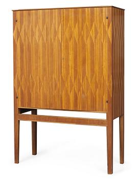 749. An Oscar Nilsson mahogany cabinet, executed by Wickman & Nyberg, Stockholm 1937.