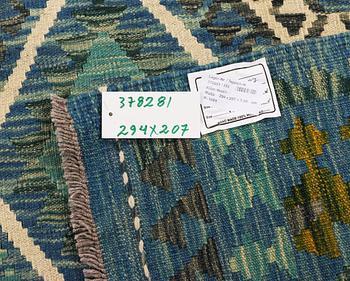 Matta, Afghansk kelim, ca 294 x 207 cm.