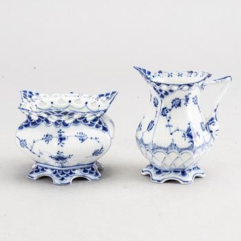 ROYAL COPENHAGEN, kaffeservis, 60 delar, "Musselmalet, helblond".