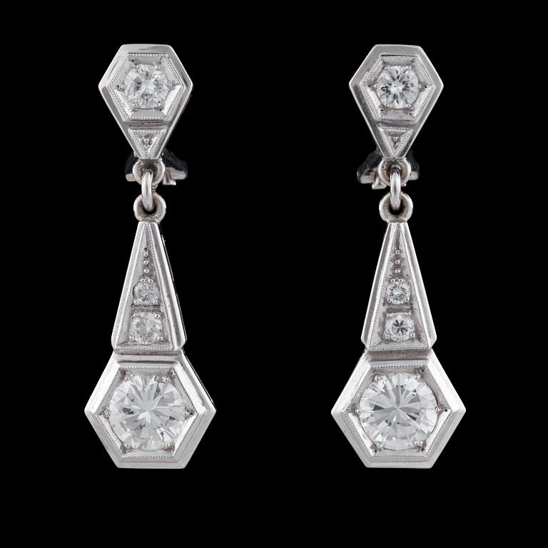 ÖRHÄNGEN, gammalslipade diamanter, 1.20 ct, samt mindre diamanter.