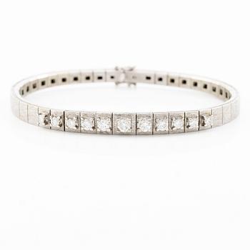Bracelet 18K white gold with brilliant-cut diamonds.