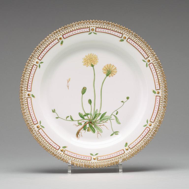 TALLRIKAR/FAT,  åtta stycken, porslin. "Flora Danica", Kungl. Dansk, 1900-tal.