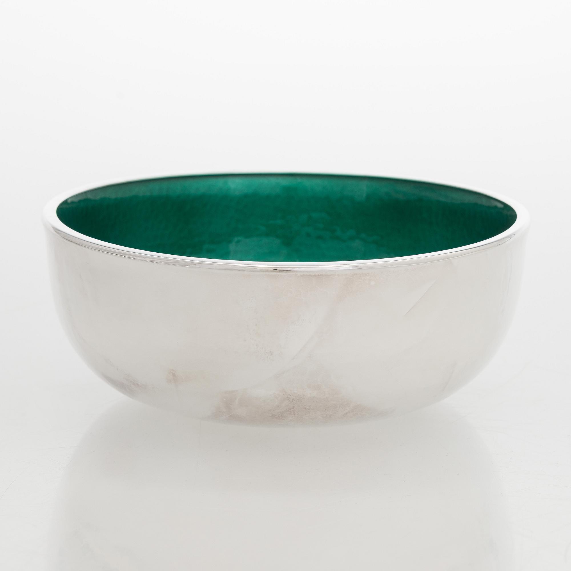 A. Tillander, skål, sterlingsilver och emalj, Åbo 2005.