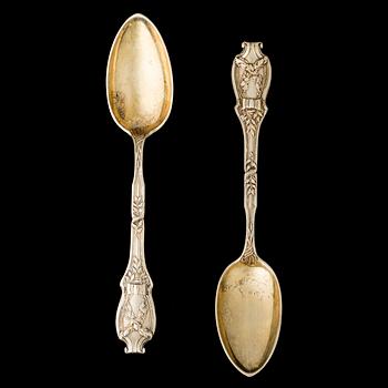 A PAIR OF SPOONS, Fabergé, gilt silver, Russia 1896-1907, weigt 166,8 g.