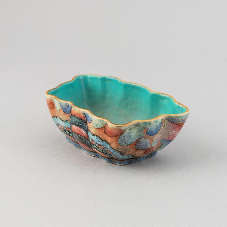 A butterflie shaped dish, China, early 20th Century.