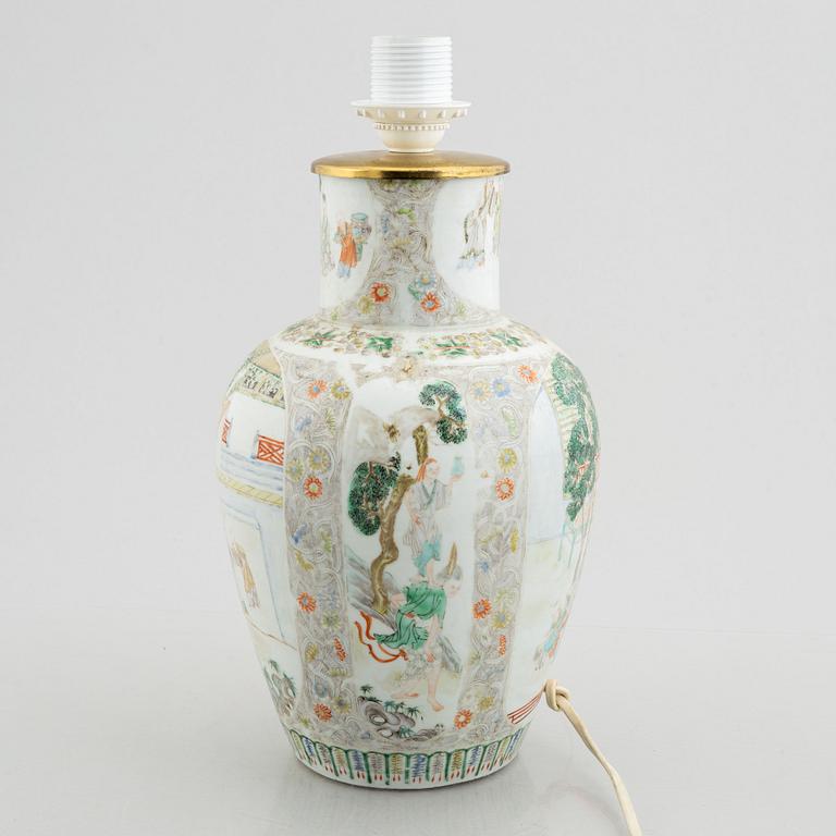 A porcelain vase/table lamp, China, Qing dynasty, 19th century.