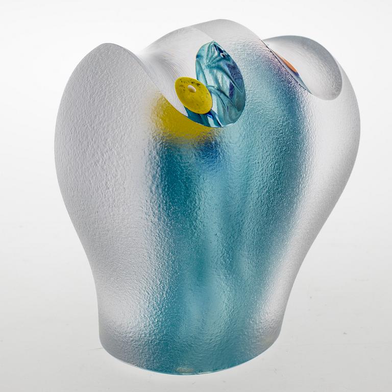 SKULPTUR, glas. Monica Backström, Kosta Boda. Signerad och numrerad 2/25. 1990-tal/2000-tal.